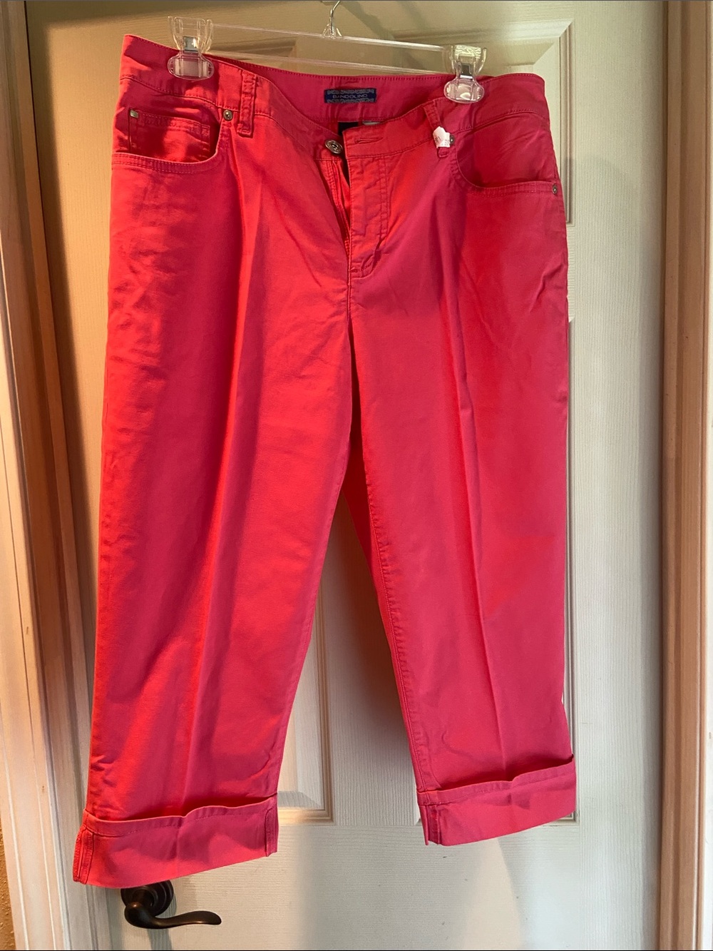 Bandolino Coral Pink Crop Capris